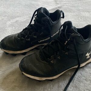 Under Armour Youth Size 3Y Cleats. Preowned